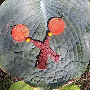   Fa ékszer, környezetbarát, újrahasznosított fa, uszadékfa, statement fülbevaló, pamut fonal, bojtos, környezettudatos ékszer