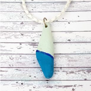   Nyaklánc, kék, fehér, uszadékfa, faragott, festett, egyedi, kézműves, Antal Ékszer