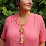 Gyöngy nyaklánc, környezetbarát, újrahasznosított fa, uszadékfa medál, natur, sárga, szabályozható méret, kása gyöngyök, fa gyöngy, pamut fonal, bojtos, hipoallergén, sárga, környezettudatos ékszer