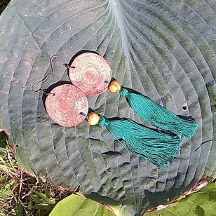   Fa ékszer, környezetbarát, újrahasznosított fa, uszadékfa, statement fülbevaló, pamut fonal, bojtos, környezettudatos ékszer