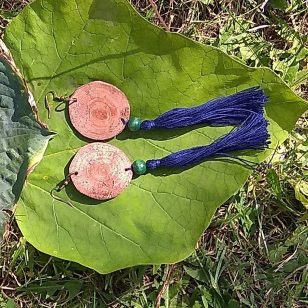   Fa ékszer, környezetbarát, újrahasznosított fa, uszadékfa, statement fülbevaló, pamut fonal, bojtos, környezettudatos ékszer