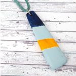 Nyaklánc, fekete, szürke, sárga, uszadékfa, faragott, festett, egyedi, kézműves, Antal Ékszer