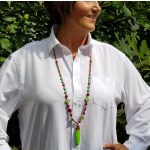 Környezetbarát, újrahasznosított fa, uszadékfa medál, nyaklánc, zöld, vörös, ásvány gyöngy, fém köztesek, környezettudatos ékszer