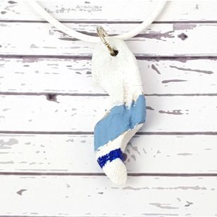   Uszadékfa, nyaklánc, kék, fehér, faragott, festett, egyedi, kézműves, ékszer