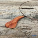 Környezetbarát, újrahasznosított fa, uszadékfa, medál, nyaklánc, rozsdamentes, környezettudatos ékszer